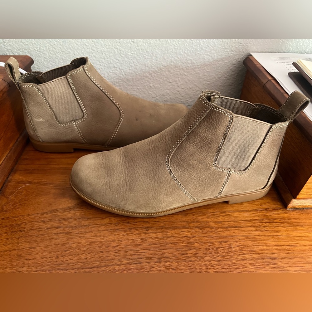 Kodiak Taupe Chelsea Ankle Boots 8.5